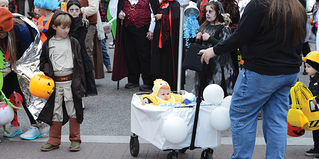 Spooks, smiles and sweet treats in downtown La Grande | La Grande